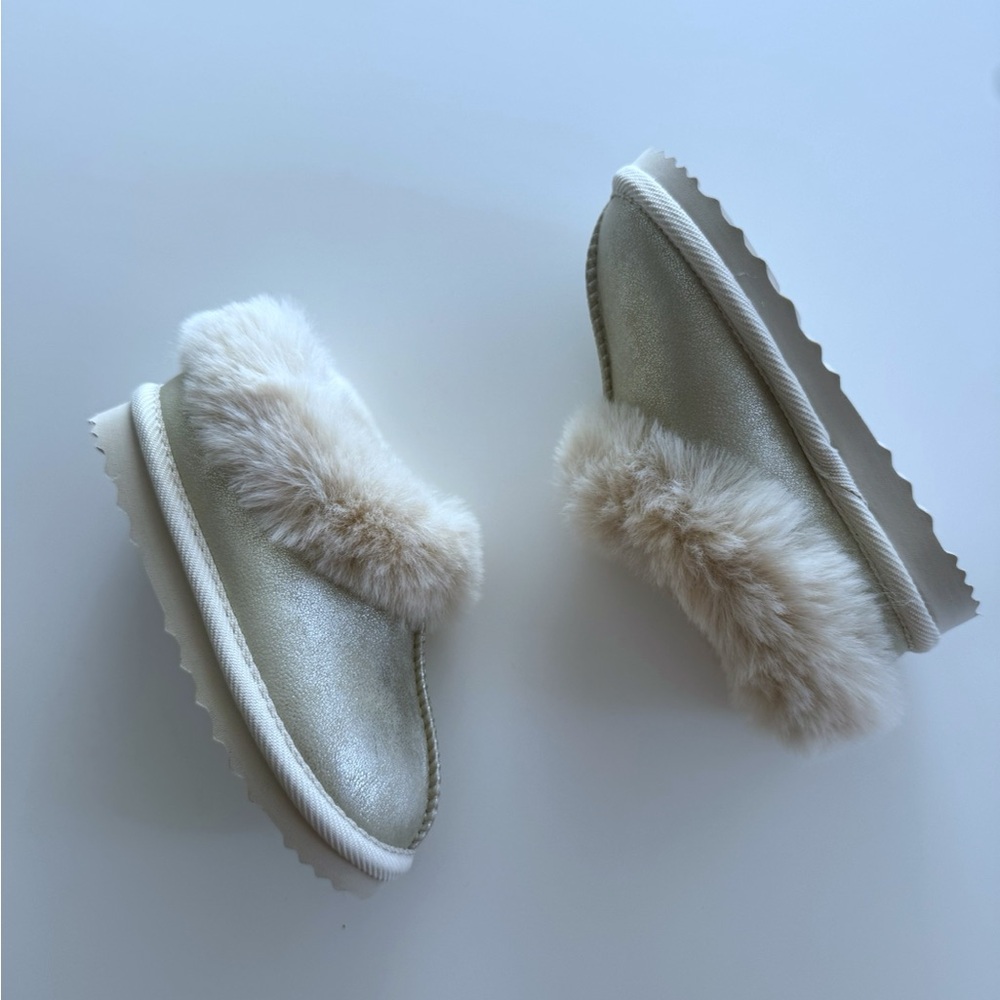 Cat and Jack Toddler Girls Channing Clog Slippers Gold - Picture 3 of 8